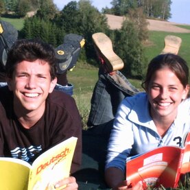 Lerncamp / Lernen unter Tannen